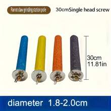 Accessori per gabbie degli uccelli - Colori assortiti casuali: Giocattoli per pappagalli e stornelli, trespoli colorati, osso di seppia, supporti per trespoli in legno. E abrasione naturale per permettere agli uccelli di limare artigli e becco durante il movimento e il beccare.