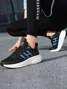 男士新款时尚运动鞋，透气鞋面设计，厚实耐用的外底，适合户外、校园、跑步和多功能