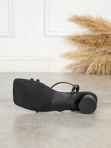 女士时尚多带露趾低跟凉鞋，舒适百搭防滑镂空扣平底罗马风格拖鞋