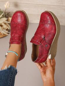 女士红色时尚舒适坡跟一脚蹬鞋，纯色复古 PU 皮革，钩环坡跟浅口鞋，适合节日、婚礼、派对、办公室和日常穿着，春夏秋 - 紅色 - 查看 8