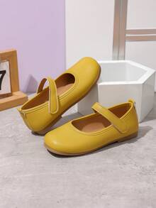 1 双女童黄色 PU 钩环可调节平底鞋，圆头 TPR 防滑轻便舒适休闲平底鞋，适合 5-14 岁小学生/中学生，适合上学、盛装打扮、户外日常穿着，四季皆宜 - 黃色 - 查看 5