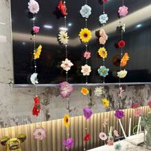 Este nuevo producto presenta un arco floral flotante, una pared floral, flores en floración, una escena floral aérea y una cascada de flores, lo que lo convierte en el producto perfecto tanto para uso residencial como para fotografía.