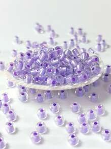 Kit de 320 cuentas de vidrio para hacer joyas, cuentas de vidrio iridiscentes transparentes de 4 mm 8/0 en 30 colores, 20 g/paquete, accesorios de alta calidad uniformes y duraderos, adecuados para hacer pulseras francesas hechas a mano, joyería con cuentas, pulseras bordadas, aretes, collares, anillos, regalos para familiares y amigos