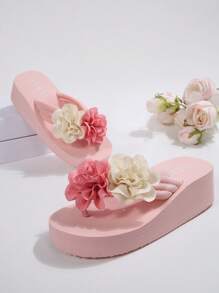2025 Summer New Arrival Fashionable Platform Beach Women Shoes, Flower Decorated Thong Sandals