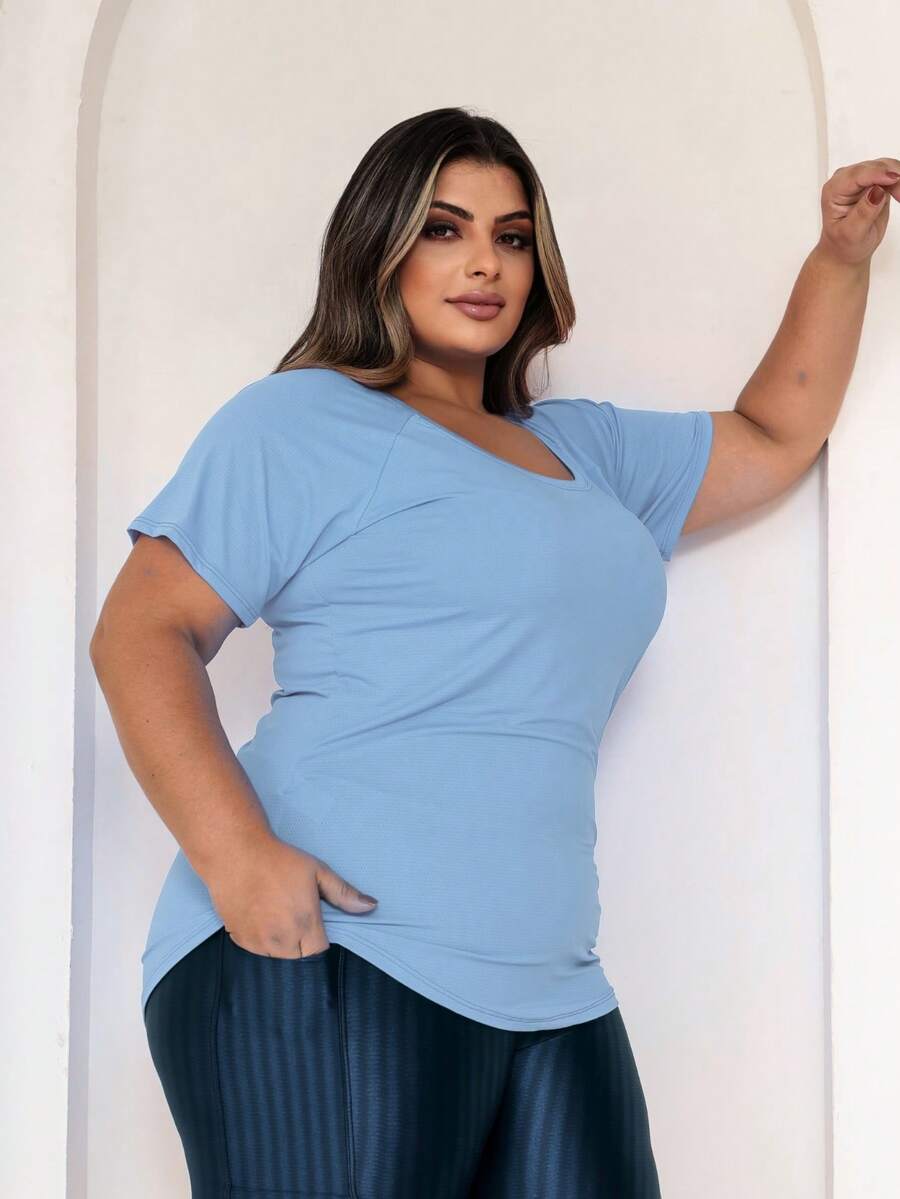 Plus Size Sports Top In Dry Fit Fabric - Light, Comfortable And Perfect For Training And Casual! - 淺藍色 - 查看 1