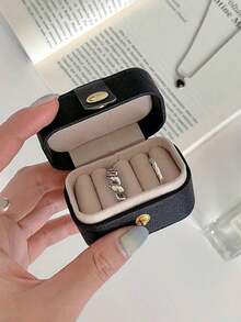 1 件，便携式迷你戒指盒，女士珠宝盒，PU 皮革项链珠宝展示盒，简易家居珠宝收纳盒，旅行收纳盒，精致迷你，耳环，珠宝，收纳盒，耳环，收纳盒，耳环，戒指，项链，手链收纳盒，返校必备品，难忘的节日礼物，伴娘礼物，迷你展示收纳盒，礼品包装盒，旅行必需品，母亲节礼物