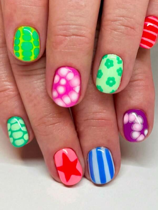 Set de 24 uñas postizas con diseños de rayas, estrellas y flores, estilo lindo y corto, adecuado para el verano