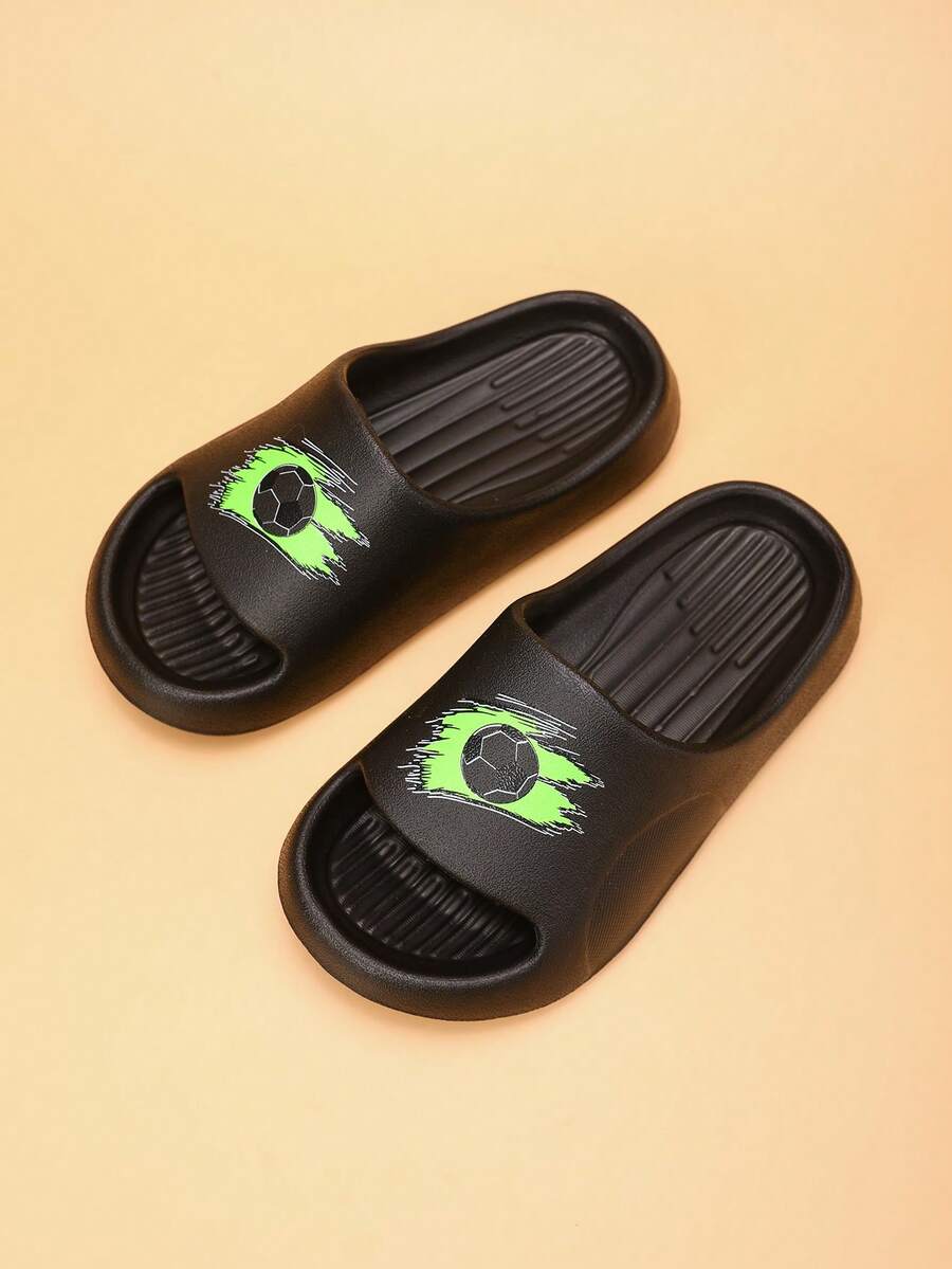 儿童泡沫拖鞋，足球图案，防滑软底，轻便简约，适合幼儿和大童穿着