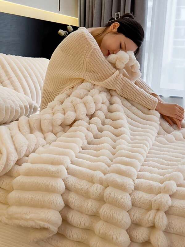 Manta de piel de conejo falsa de lujo - Tejido jacquard de franela súper suave, diseño contemporáneo blanco para sofá, cama, oficina y viaje - Manta acogedora para todas las estaciones, solo se lava a mano, regalo perfecto de Navidad y vacaciones, manta linda, accesorio para cama, manta para sofá, decoración esponjosa, franela de alta calidad