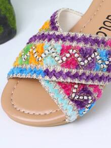 1 par de sandalias planas de moda para niñas en verano, diseño de estilo cruzado, adecuadas para varias ocasiones y sesiones de fotos
