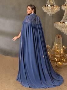 Faeriesty 这款优雅的超长披肩袖连衣裙，正面镂空设计，饰以串珠花朵，采用直筒式剪裁，是一款正式的派对礼服和华丽优雅的晚礼服，完美适用于豪华宴会、红毯盛会、婚礼和正式晚宴、浪漫晚餐、正式肖像拍摄、返校节和毕业典礼、生日女士服装、春季连衣裙和夏季服装。 - 藏蓝色 - 查看 2
