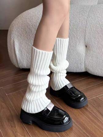 一款宽松百搭的腿套，适合女孩和女士在圣诞节和万圣节穿着。纯色Y2K风格。秋冬季时尚过膝腿套。绒面腿套，秋冬季必备。针织腿套，秋冬季必备。加厚白色腿套，舒适保暖。