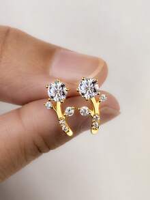 一对优雅小巧花卉图案 S925 银 1 克拉莫桑石耳钉，适合夏季佩戴 - 金色 - 查看 1