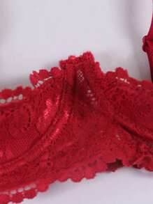 女士黑色性感蕾丝加厚文胸，可调节肩带，舒适贴合，适合夜店、派对、户外活动等场合。