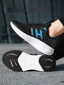 男士新款时尚运动鞋，透气鞋面设计，厚实耐用的外底，适合户外、校园、跑步和多功能