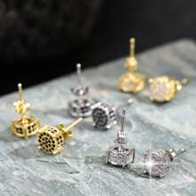Boucles d'oreilles clou rondes de couleur or et argent pour femmes/hommes, design mode 4 griffes avec strass brillants. Boucles d'oreilles strass rondes délicates pour femmes/hommes, couple. Bijoux d'oreille mode polyvalents, cadeau pour la Saint-Valentin, anniversaire, fête