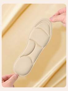 1双5D记忆海绵鞋垫，加厚高弹，适用于男女跑步鞋、运动鞋、休闲鞋、鞋履配件，也是馈赠佳品。