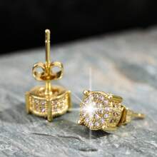 Boucles d'oreilles clou rondes de couleur or et argent pour femmes/hommes, design mode 4 griffes avec strass brillants. Boucles d'oreilles strass rondes délicates pour femmes/hommes, couple. Bijoux d'oreille mode polyvalents, cadeau pour la Saint-Valentin, anniversaire, fête