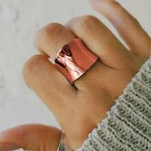 1 件优雅简约玫瑰金镀宽戒指，适合女士，抛光宽设计，适合日常佩戴、派对、婚礼和特殊场合，是情人节和圣诞节的绝佳礼物