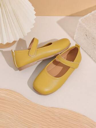 1 paire de ballerines plates pour filles, en PU avec fermeture à boucle et œillet réglable, bout rond, semelle TPR antidérapante, confortable et légère, en couleur unie, convient pour la danse/le ballet, pour les élèves de 5 à 14 ans de l'école primaire et secondaire, adaptées pour le port décontracté intérieur/extérieur, toutes saisons