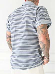 Playera Polo Rayada Azul Marino y Celeste Con Bolsillo– Estilo Clásico y Versátil para el Hombre Moderno, Mayor Comodidad, Para Todo Tipo De Ocasion y Conbinacion Con Tu Gurdaropa Que Nunca Debe De Faltar - Gris - Ver 2