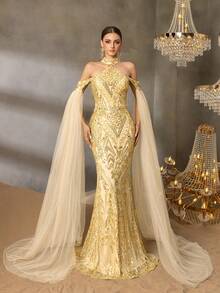 Faeriesty 带珠饰亮片的戏剧性斗篷袖挂脖美人鱼礼服 | 结构紧身胸衣及地晚礼服 - 金色 - 查看 4