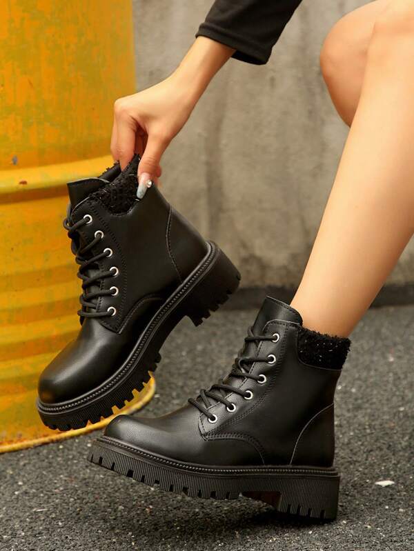 Nouvelles bottes de randonnée pour femmes à lacets, mode et confort. imperméable, résistantes, antidérapantes et à tige haute, idéales pour la randonnée, les voyages et le travail