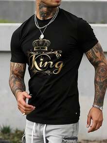 Manfinity LEGND Plus Size Men's Black Casual Short Sleeve T-Shirt With Prominent Gold "KING" And Crown Print Design, The Gold Adds A Sense Of Authority And Nobility To The Modern And Exquisite Aesthetics, Giving A Touch Of Royal Elegance, Making It A Ideal Gift For Boyfriends, Husbands, Elders, And Couple - 黑色 - 查看 3