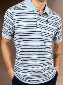 Playera Polo Rayada Azul Marino y Celeste Con Bolsillo– Estilo Clásico y Versátil para el Hombre Moderno, Mayor Comodidad, Para Todo Tipo De Ocasion y Conbinacion Con Tu Gurdaropa Que Nunca Debe De Faltar - Gris - Ver 3