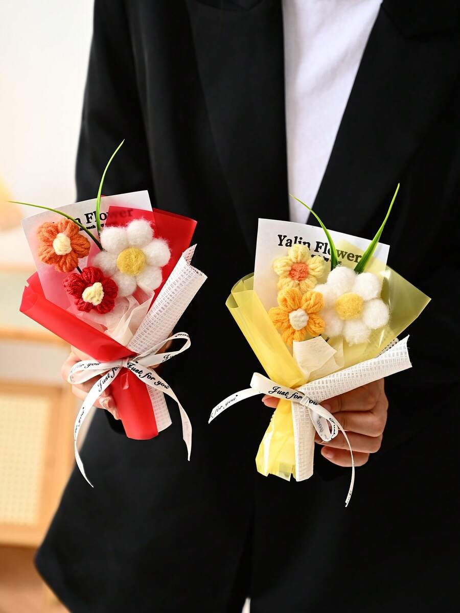 一套仿真花束，包含包装纸和3朵钩编毛线花，适合作为生日或周年纪念礼物送给老师、母亲、闺蜜、女性朋友，也适合母亲节、情人节、婚礼纪念品、节日派对家居装饰、圣诞礼物，可用于家居、餐桌、卧室、浴室、书桌装饰。 - 彩色 - 查看 1