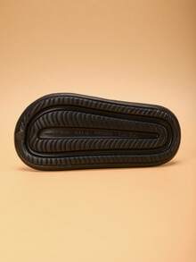 儿童泡沫拖鞋，足球图案，防滑软底，轻便简约，适合幼儿和大童穿着 - 黑色 - 查看 5