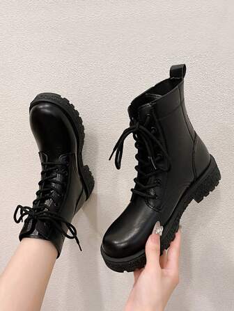 Designer Classic Women's Chelsea Boots, British Style 2025 New Fashionable Black Ankle Boots, Thick Sole & Chunky Heel, Plus Size