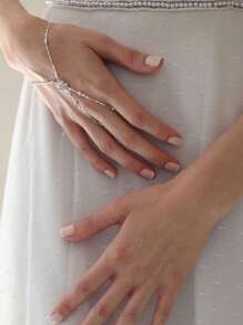 Silver Elegant Bridal Hand Chain Bracelet For Women Wedding Bridal Bracelet , Minimalist Bridal Ring Bracelet, Crystal Bracelet Suitable For Daily Wear Party Jewelry Gift