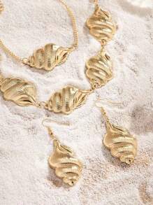 4-Piece European And American Fashion Minimalist Exaggerated Personalized Ocean Style Gorgeous Geometric Shell Earrings, Necklace, And Bracelet Set For Women