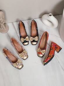 Nuevos tacones de plataforma elegantes con lazo decorativo y punta cuadrada, diseño superior con estampado colorido y contraste, suela de goma duradera, cómodo para uso casual y formal en todas las estaciones