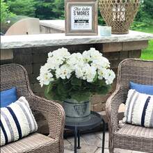 2 Pcs Artificial Geraniums For Outdoor Silk Flowers White Artificial Geranium Bush Faux Flowers Geraniums For Floral Home Decor Indoor Garden Patio Grave Cemetary Vase Table Centerpiece - 黑與白 - 查看 5