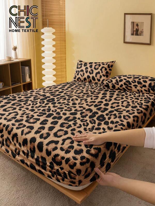 1Pc Brown Classic Leopard Pattern Fitted Sheet, Tree Branches Mattress Protector, Valentine's Day Mattress Cover For Bed, Bed Sheet, Soft And Breathable, For All Size Bed -Twin, Full, King, Queen Size Sheet Deep Pocket Up To 11.8 Inch