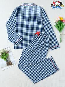 Sanrio 两件套春夏女式三丽鸥Hello Kitty蓝白格子长袖纽扣口袋上衣和蝴蝶结长裤睡衣套装，适合居家穿着，秋冬皆宜。