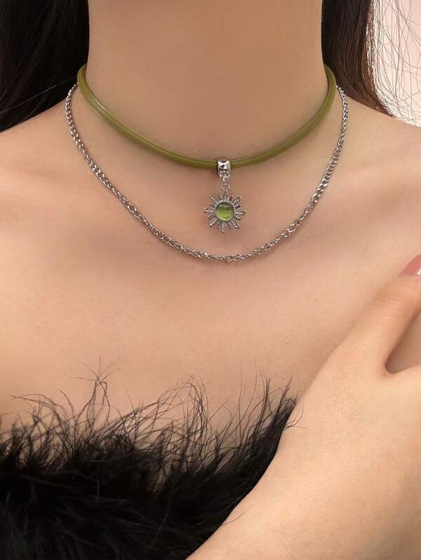 Sun Flower Pendant Necklace, Light Luxury Unique Retro Design Delicate Clavicle Chain, Fashion Accessory