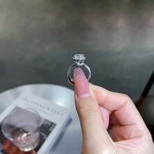 1pc Luxurious Pigeon Egg 5CT Moissanite Ring Diffuse Noble Oval Diamond Ring Women's Ring 925 Sterling Silver Engagement Wedding Promise Eternity Ring Anniversary Exquisite Jewelry Gift