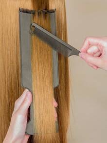 3 件套黑色染发和挑染刷套装，包括挑染板、挑尾梳和发刷，用于精确分发、染色和造型，防静电塑料结构，使用顺滑，不损伤头发，专业沙龙和家用染发工具，适用于浓密、卷曲、直发和细发，符合人体工程学的设计提供舒适的抓握和易于操作，是染色、挑染和分区任务的必备工具，返校、旅行度假必需品，女士发饰