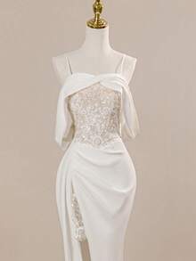 Vestidos de novia de estilo cola de sirena con hombros al descubierto, encaje y abertura lateral, con un toque de vintage y satén - Blanco - Ver 2