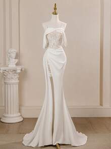 Vestidos de novia de estilo cola de sirena con hombros al descubierto, encaje y abertura lateral, con un toque de vintage y satén - Blanco - Ver 1