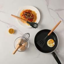 12 pièces Ensemble d'ustensiles de cuisine en silicone avec manches en bois et boîte de rangement, kit d'outils de cuisine antiadhésifs, comprenant une spatule, une cuillère à égoutter, une louche, un pinceau, des pinces, un fouet