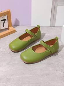 1 双女童绿色平底鞋，可调节钩环扣，圆头，TPR 防滑鞋底，轻便舒适，纯色，时尚芭蕾平底鞋，适合 5-14 岁女孩，上学、正式、表演和日常穿着，四季皆宜 - 綠色 - 查看 2