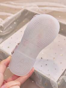 1 Pair Girls Soft Bottom Sandals New Cute Baby Shoes Anti-Slip Jelly Bottom Little Princess Sequin Bow Dance Shoes Crystal Shoes, Suitable For Summer