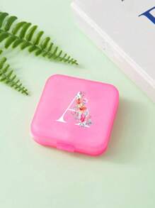 1 pièce de boîte à pilules avec motif de lettre de marguerite A-Z, mignonne et portable. Boîte à pilules de voyage extra grande, organisateur de pilules 4 fois par jour, organisateur de médicaments quotidiens surdimensionné pour les vitamines, grand contenant à pilules, distributeur de médicaments (rose) - Parfait pour organiser les médicaments en déplacement, convient pour les vacances, les voyages d'affaires, rappeler aux membres de la famille de prendre leurs médicaments à l'heure.