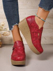 女士红色时尚舒适坡跟一脚蹬鞋，纯色复古 PU 皮革，钩环坡跟浅口鞋，适合节日、婚礼、派对、办公室和日常穿着，春夏秋 - 紅色 - 查看 6