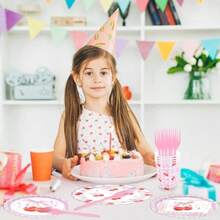 Juego de 100 piezas de vajilla desechable de cereza con diseño a cuadros rosas para fiestas, incluye platos, vasos, servilletas y tenedores. Diseño de cerezas lindas para cumpleaños, baby shower, despedida de soltera, picnic. Sirve para 20 invitados. - Cereza - Ver 4