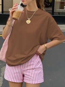 大码女式鲸鱼字母印花短袖T恤，中国新年，农历新年，马年，春节，新年快乐，情人节，情人节礼物，送给她的情人节礼物，返校服装，校园穿搭灵感，返校必备单品，开学第一天穿搭，2026返校穿搭